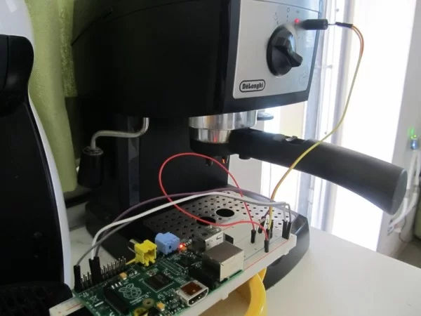 Circuir Tweeting coffee machine using Raspbery Pi