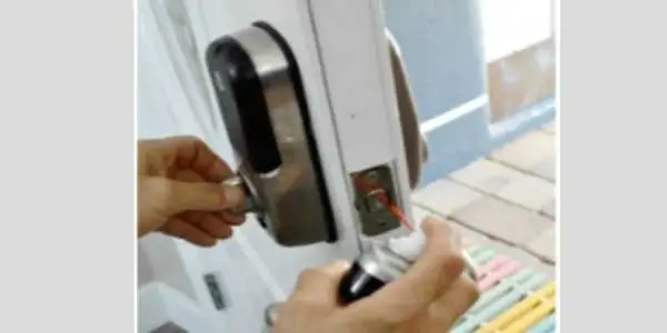 Schlage Lock Blinks Green But Won't Open (6 Easy Solutions)